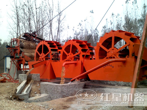 三臺(tái)輪斗式洗沙機(jī)一起工作